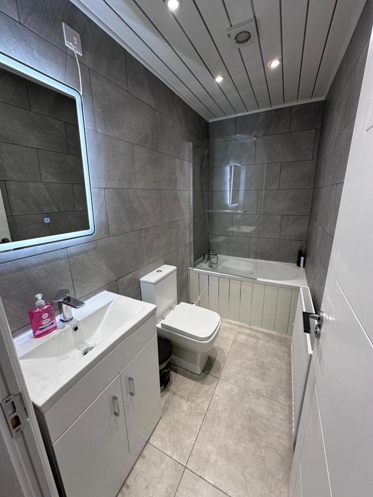 Modern Two-Bedroom Apartment Манчестер Екстер'єр фото